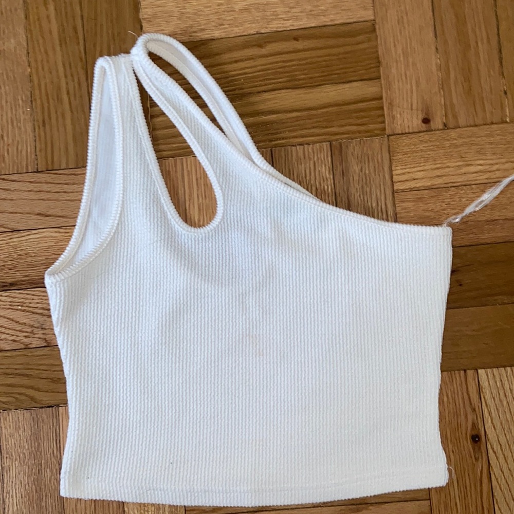 One shoulder top